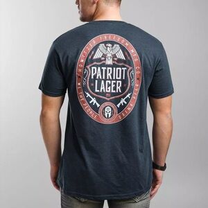 NWOT Buckle Men’s Howitzer Patriot Lager Graphic Tee Shirt